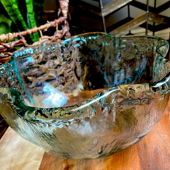 Elegant Recycled Glass Serving Bowl🏠 - Picture 6 of 11